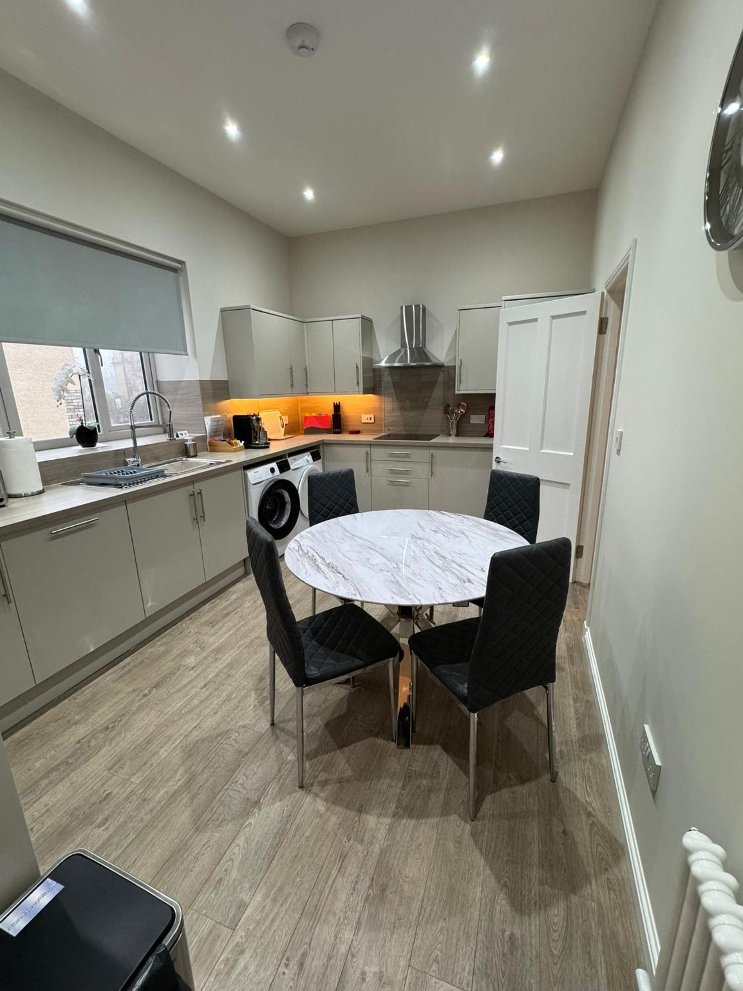 Luxury 2 Bedroom Cottage West Calder Exterior photo